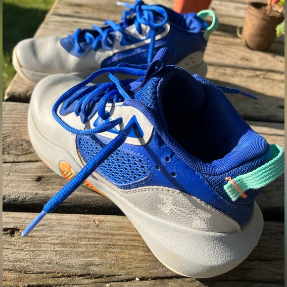 Under Armour Size 5 Youth Gym Shoes Colorful Blue Tennis Shoes Kids Sneakers - Picture 13 of 13
